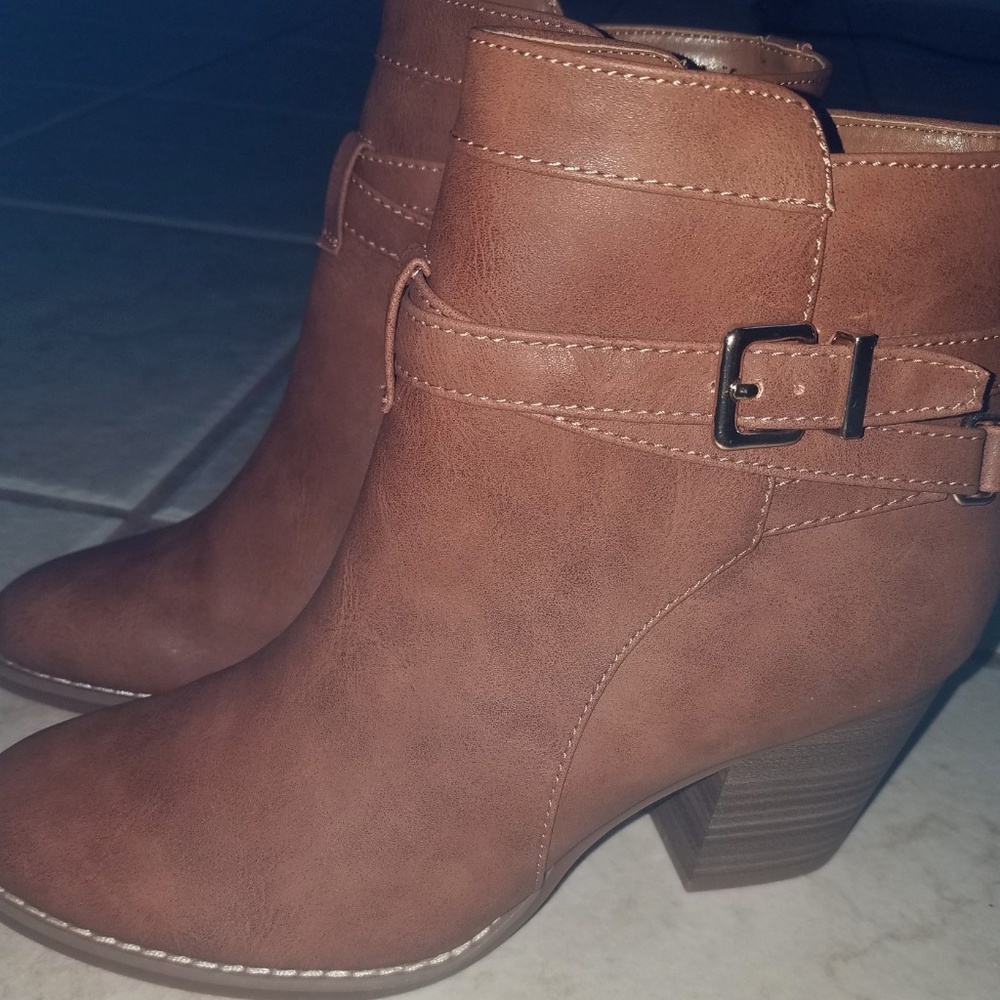 NWOT Express Ankle boots (Cognac, Size 9)
